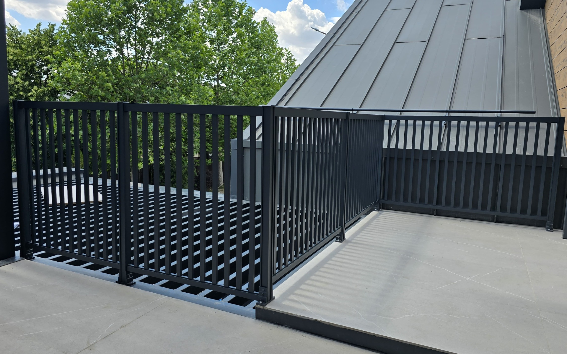 ”balustrada exterior integral din aluminiu